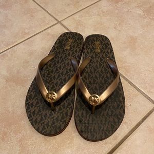 Michael Kors size 8 flip flops